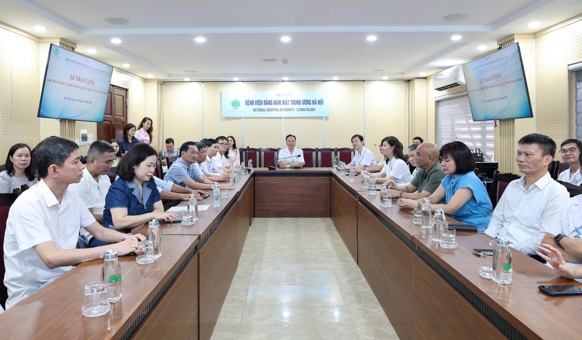 Toàn cảnh hội trường